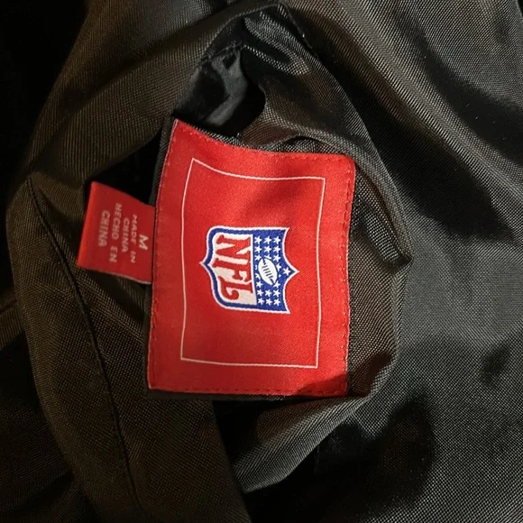 Reversible official NFL Raiders jacket - Picture 8 of 8